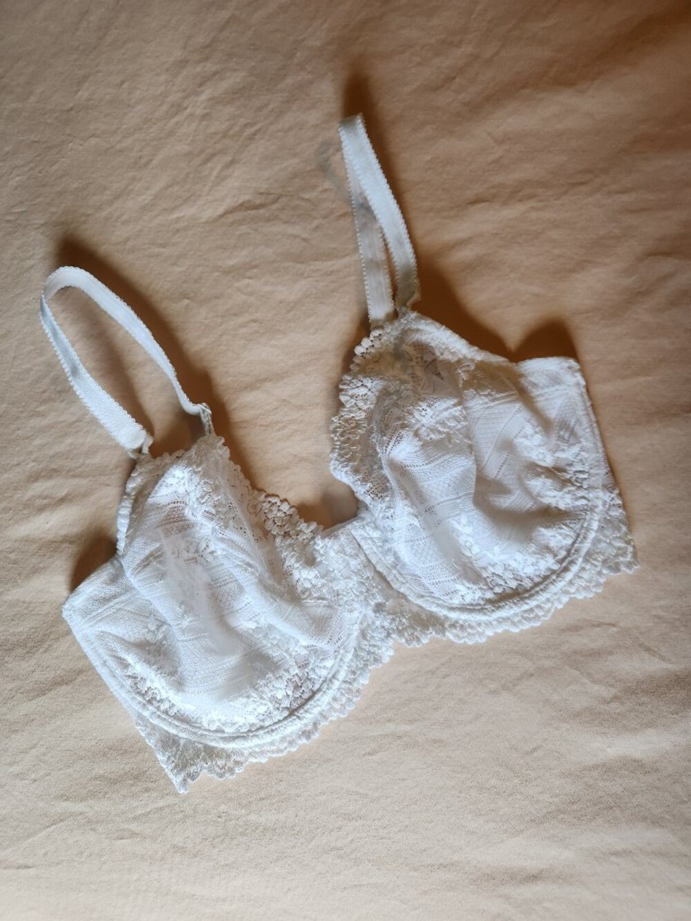 Wacoal White Lace Embrace Bra 36DD